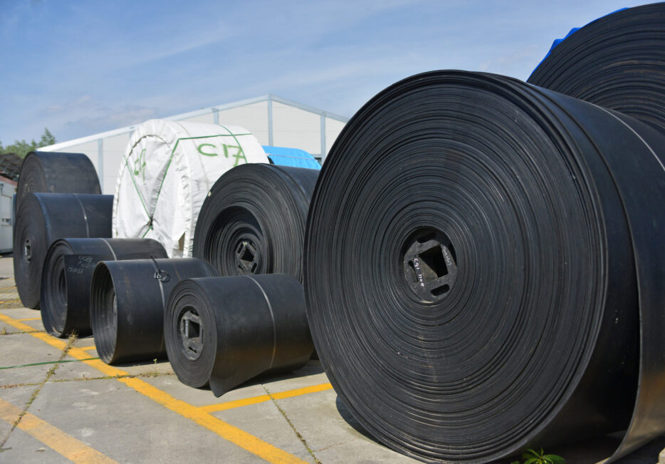 Rubber transportbanden opgerold